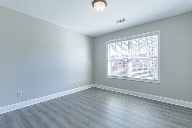Building Photo - A MUST SEE IN SUGAR HILL!!!