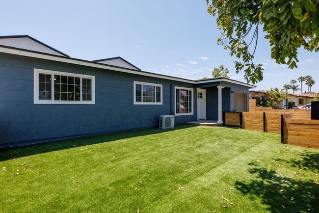 Building Photo - Welcome to your new home in the vibrant Ba...