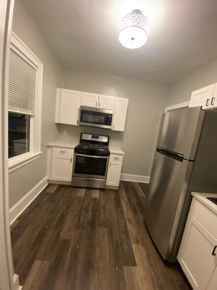 Building Photo - 2112 Cathedral Ave