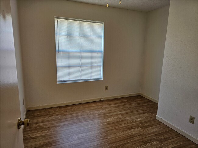 Building Photo - 2750 Holly Hall St