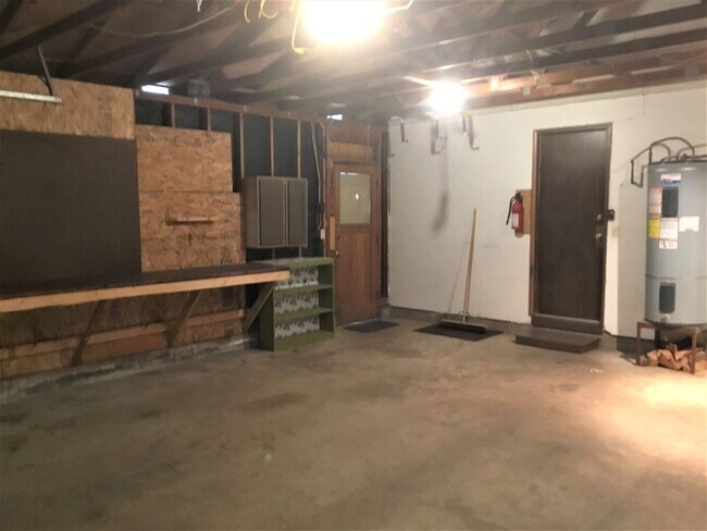 Building Photo - Arbor Lodge Ranch