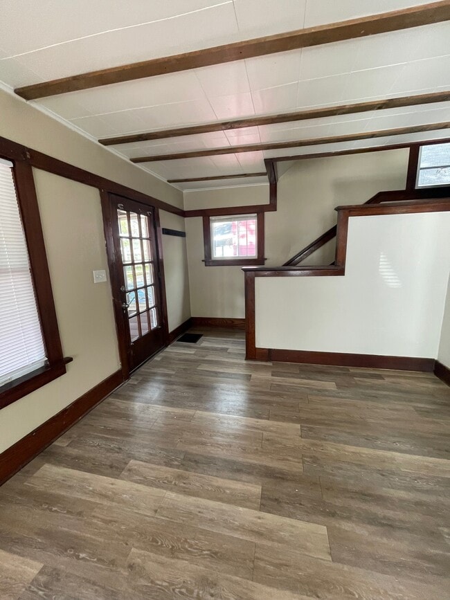 Building Photo - 1337 Nelson Ave