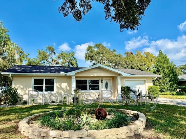 Building Photo - 2014 Pinehurst Dr