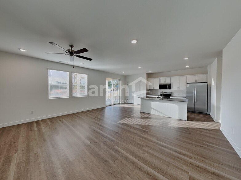 Building Photo - 4712 85th Dr NE