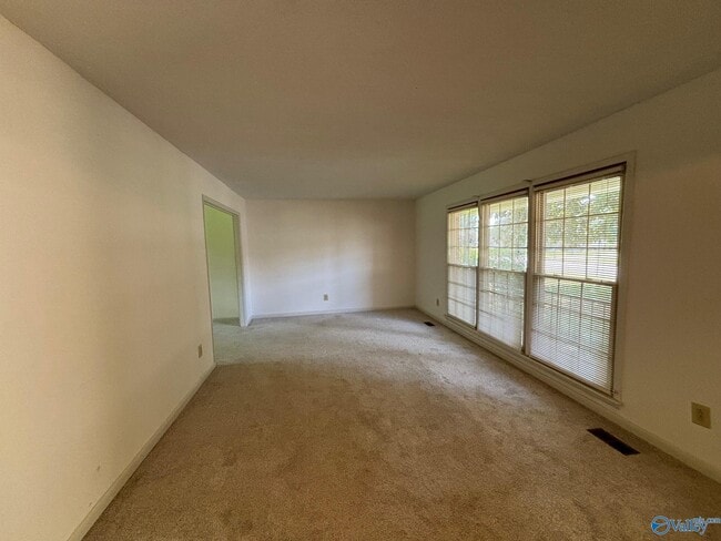 Building Photo - 1925 Lynnbrook Dr SW