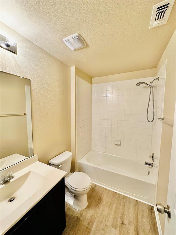 Building Photo - 704 Silver Wing Dr