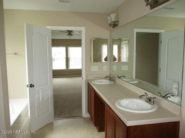 Building Photo - 86339 Cartesian Pointe Dr