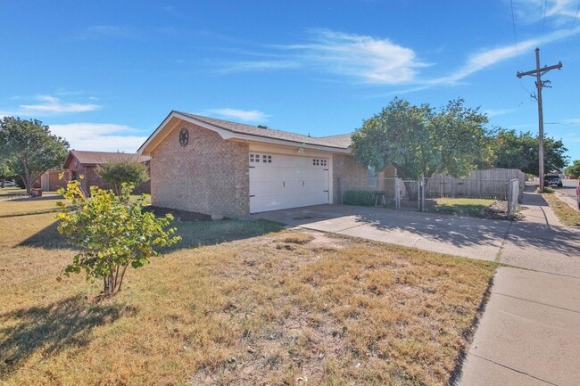 Building Photo - 5625 Amherst St