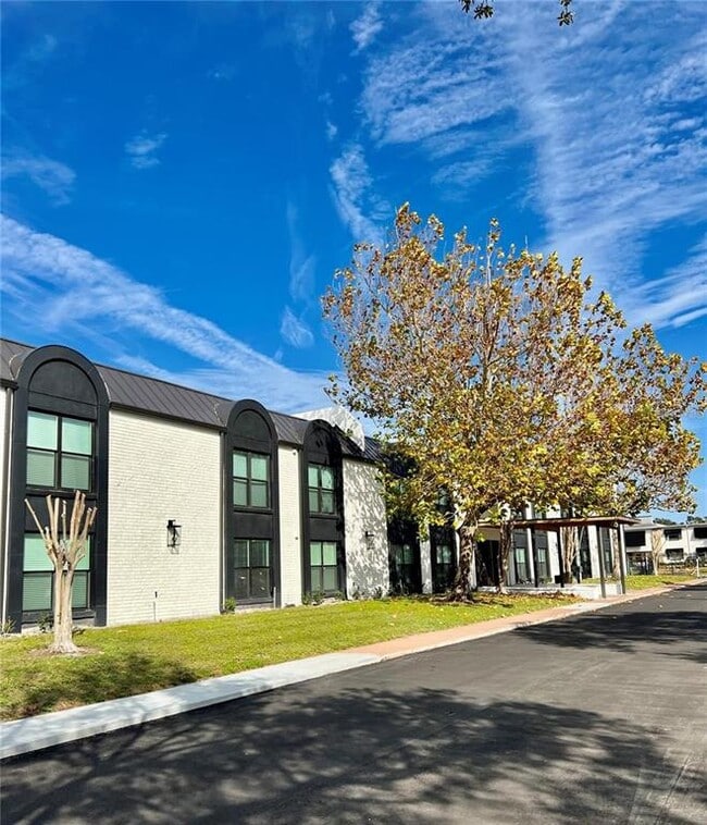 Building Photo - 3909 W Cleveland St