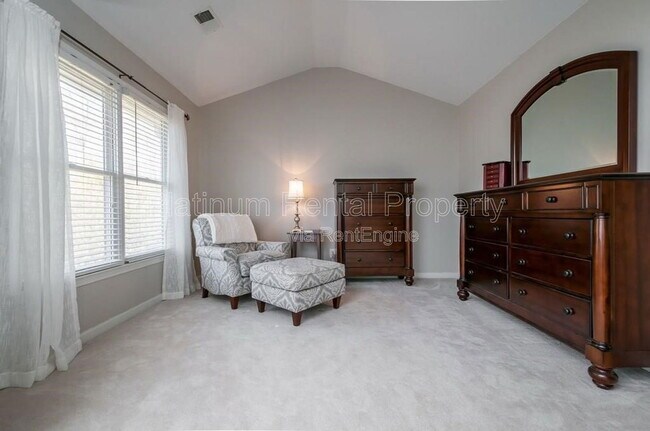 Building Photo - 925 Briars Bend