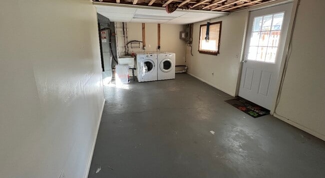 Building Photo - 1083 Cunningham Dr