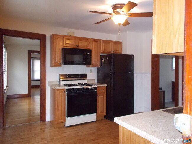 Building Photo - 42 Holbrook Pl