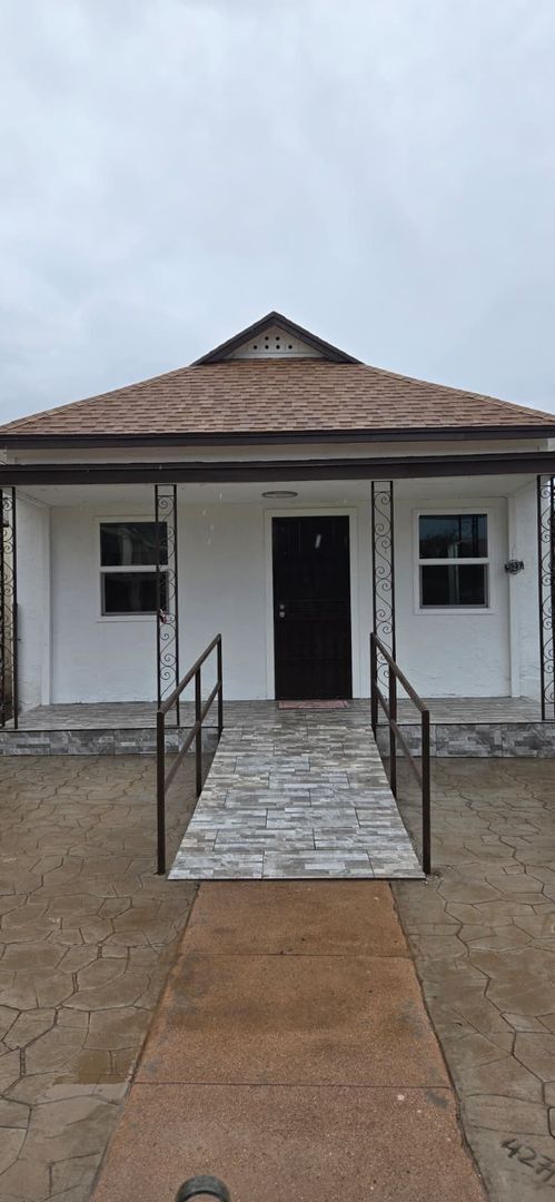 Primary Photo - 3 Bedroom 2 Bath Home
