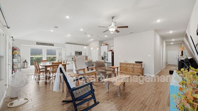 Building Photo - 1116 RIVER WOOD