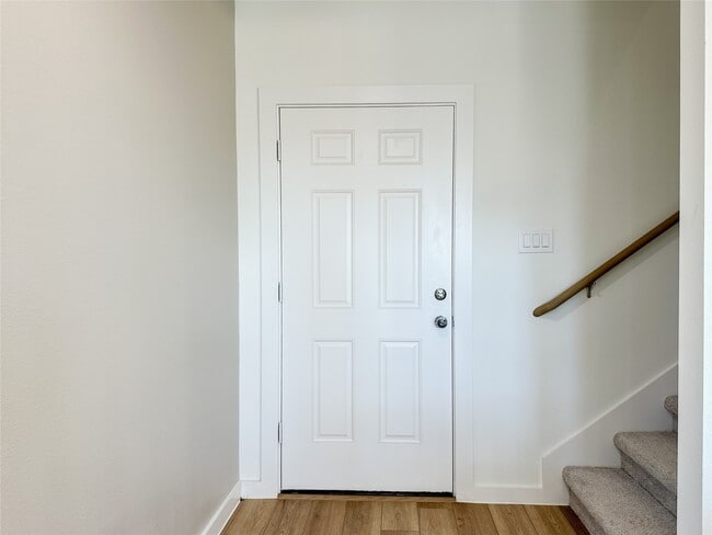 Building Photo - 824 Waxahachie St