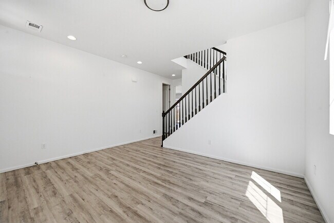 Building Photo - $2,840.95- 3-bed, 2.5 bath home in Aurora