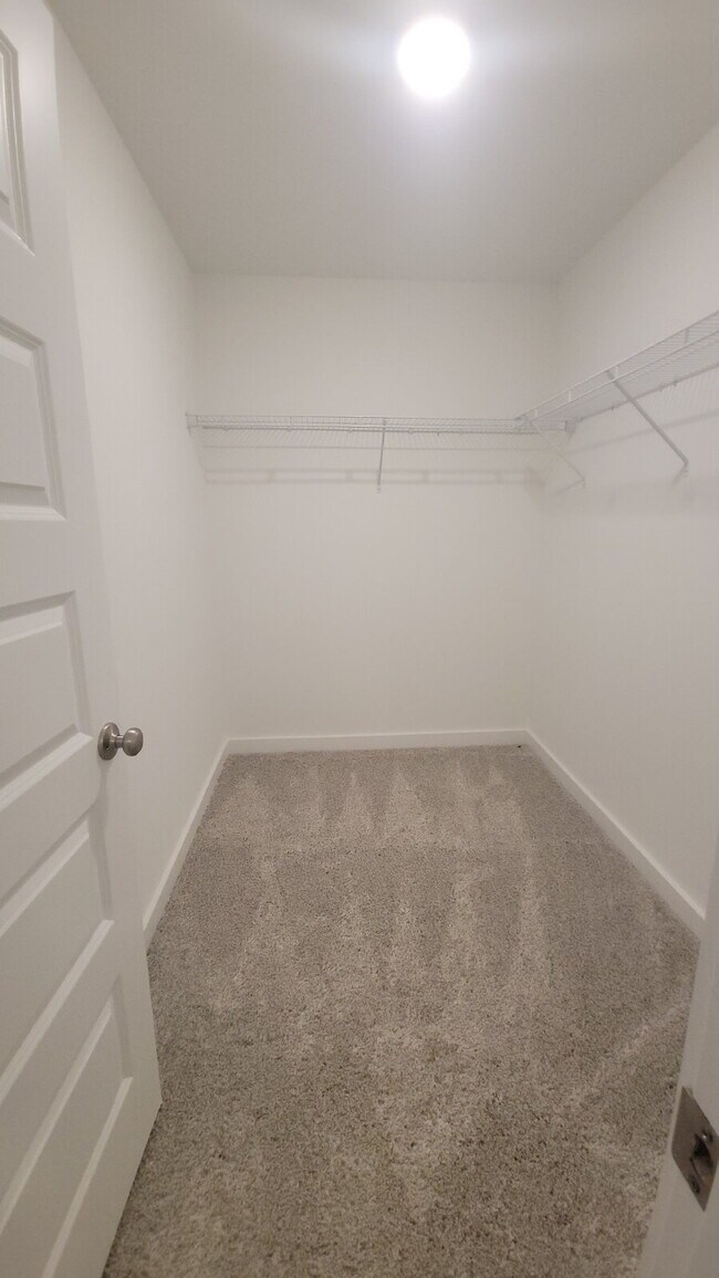 Building Photo - NEW HOME!!!  Section 8 Accepted!!!  "Discover Your Dream Home: Spacious 3-Bedroom Retreat with Gr...