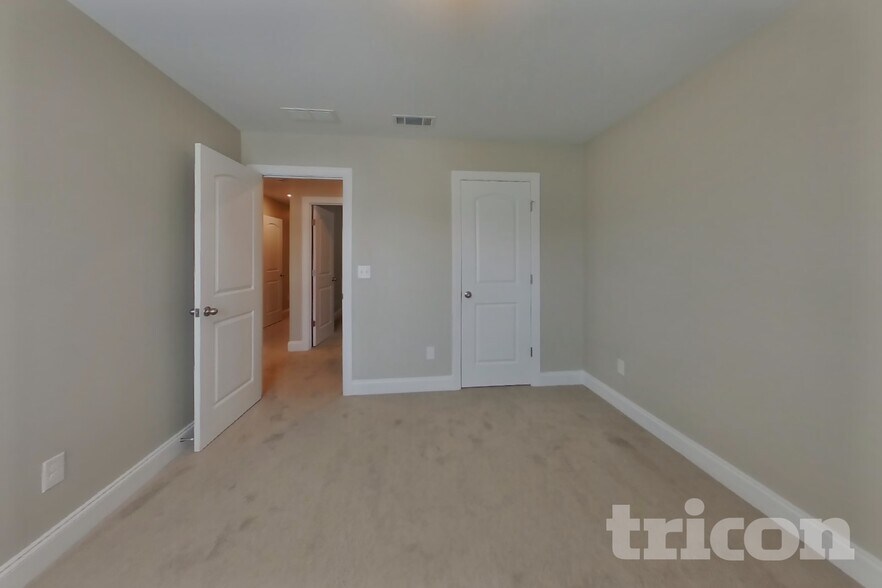Building Photo - 1331 Carriage Park Dr