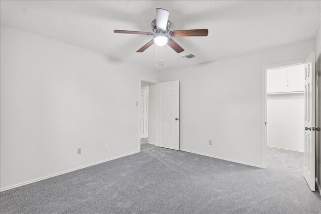 Building Photo - 12000 Lincolnshire Dr