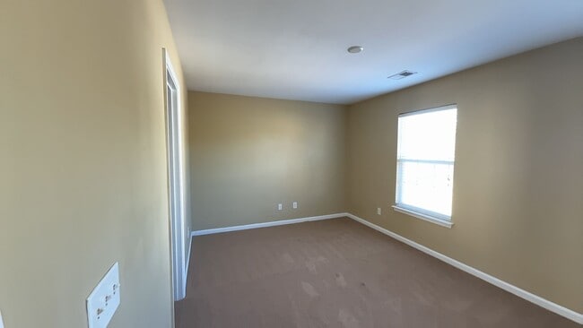 Building Photo - Gated Community off Central Ave in Summerville!