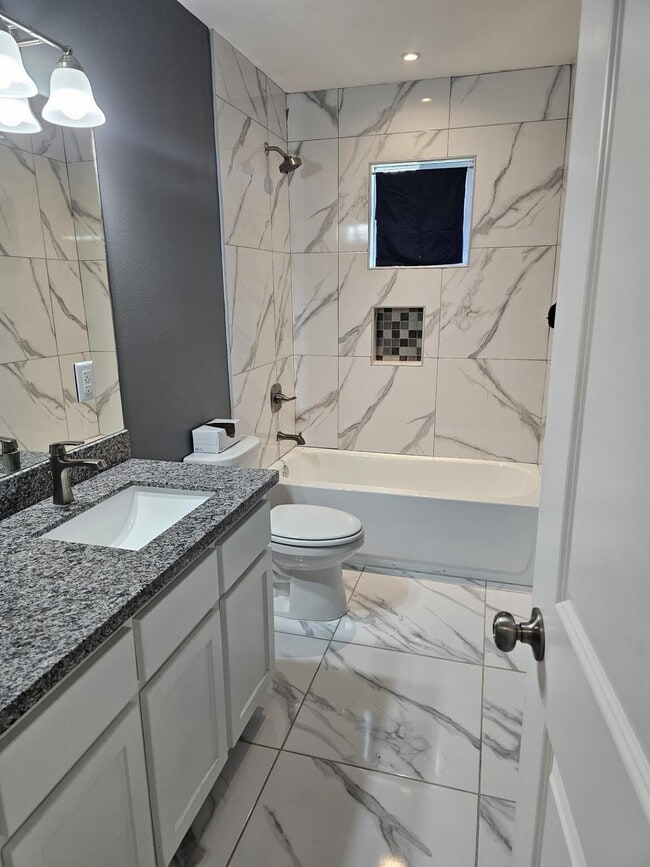 Building Photo - 357 Riverhill Loop