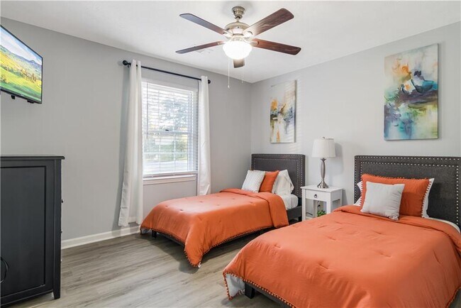 Building Photo - 145 Mountain View Cir