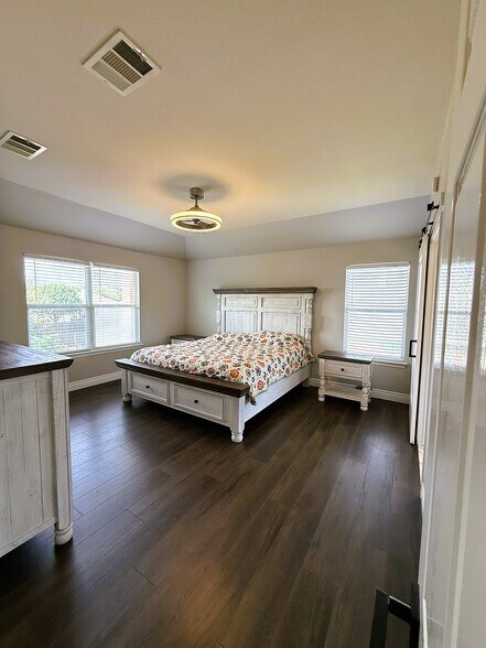 Building Photo - 178 Amber Oak Dr