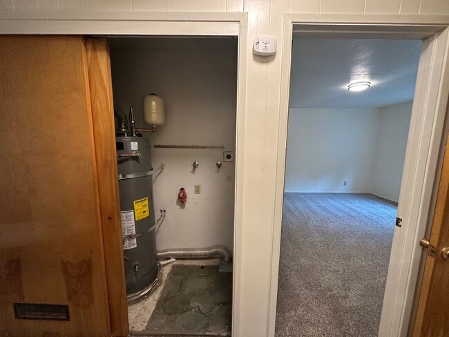 Building Photo - Charming Cascade Shores Retreat 2/1 1,000 ...