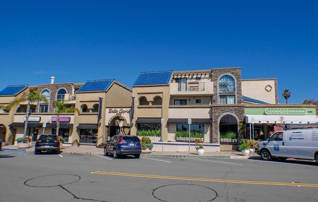 Building Photo - RARE Offering 2BD/2BA Furnished Condo of secured building in highly sought after Boutique Bella C...