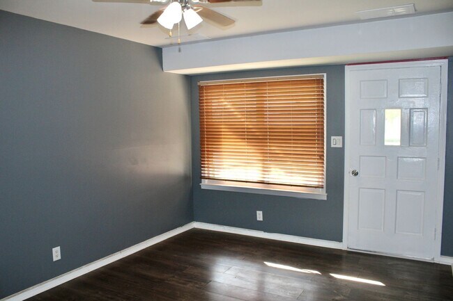 Building Photo - 3922 Herrick St