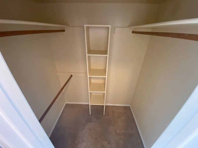 Building Photo - Beautiful 3 Bedroom 2 Bath Townhome Close to the Mountains!!