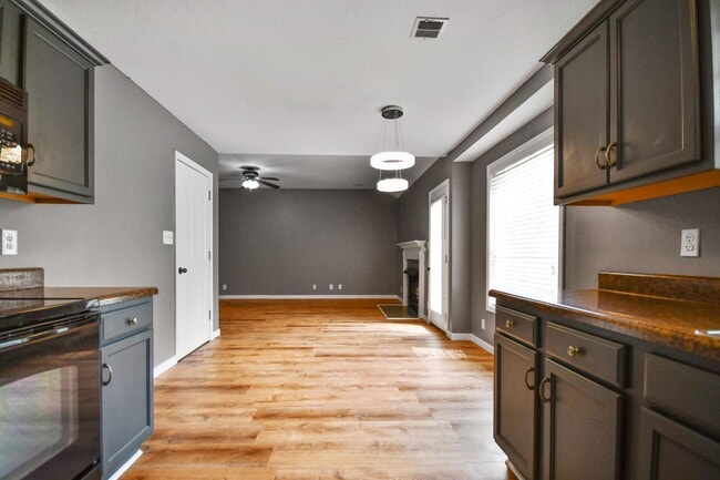 Building Photo - Pet Friendly Three Bedroom!