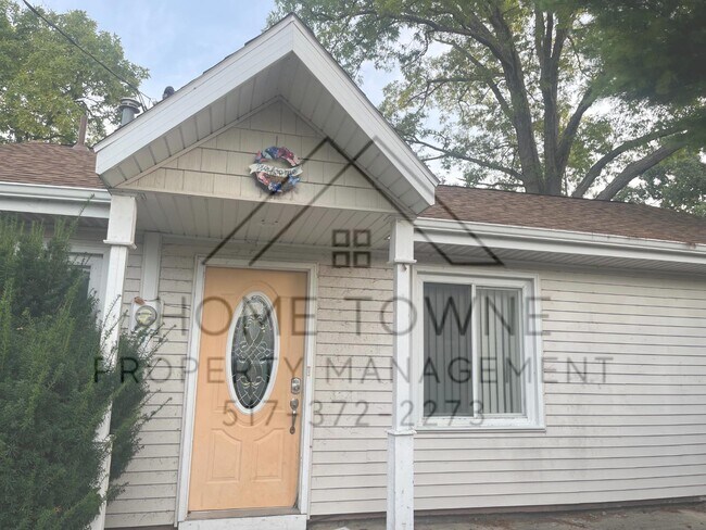 Building Photo - 5935 Twin Oaks Dr
