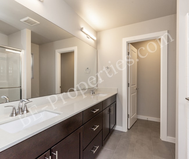 Building Photo - Lovely 4 bedroom 2.5 bathroom Tehaleh Home