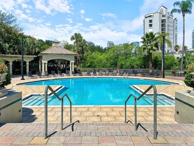Building Photo - 708 Promenade Pl