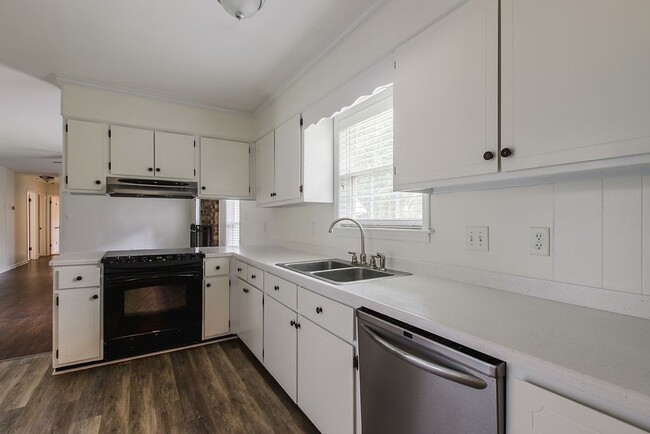 Building Photo - 213 Cherokee Trail