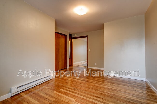 Building Photo - 9244 Greenwood Ave N