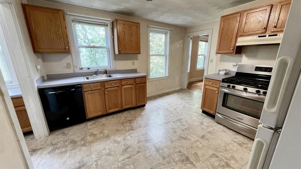 Building Photo - 296 Highland Ave