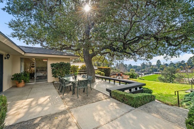 Building Photo - Mid-Century modern 3bd 2ba home located in...