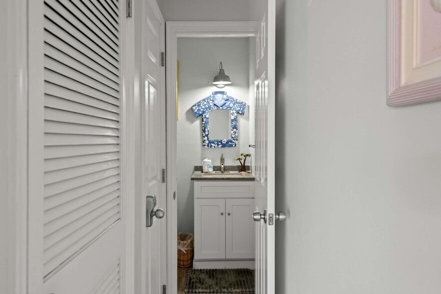 Building Photo - 22 Moreno Point Rd