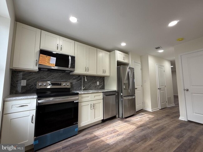 Building Photo - 217 Krams Ave