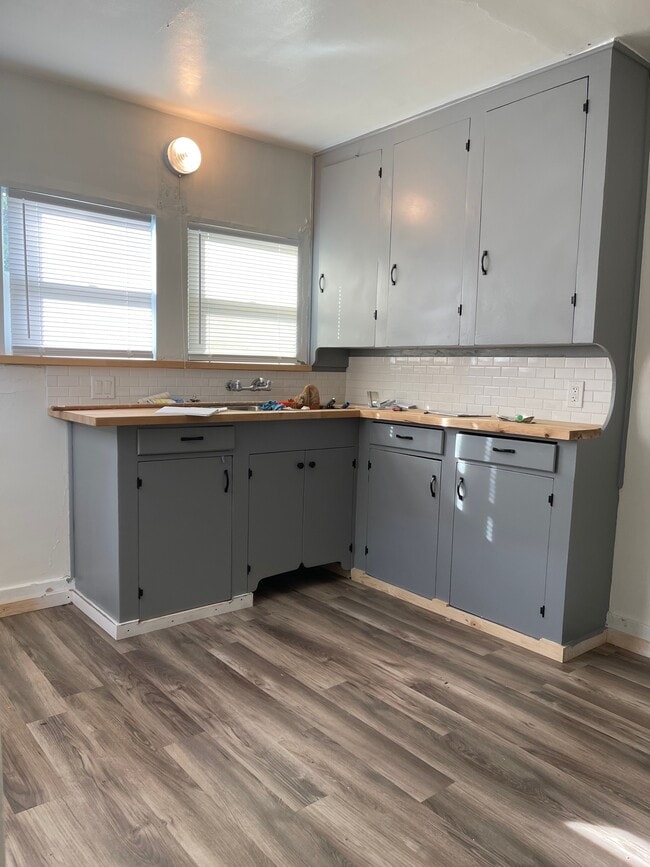 Building Photo - 912 Wayside Dr