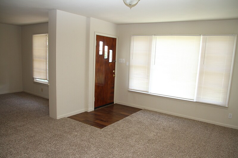 Building Photo - 121 N McEntire Ct