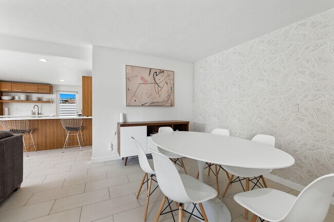 Building Photo - 45720 Abronia Trail