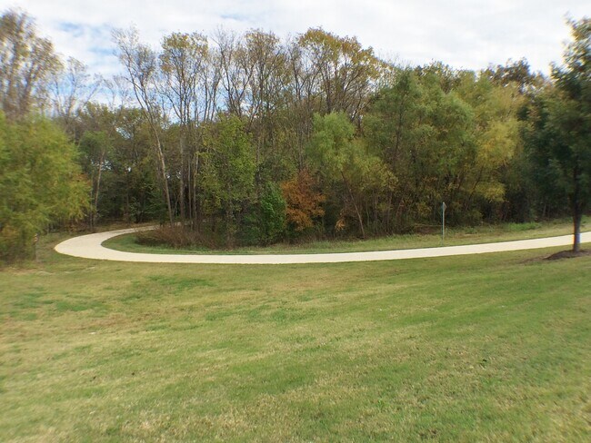 Building Photo - Newly Updated Expansive 5 Bedroom 3.5 Bath...