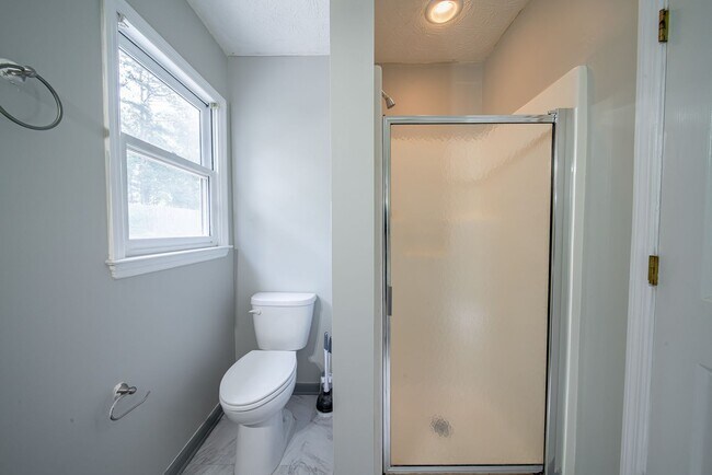 Building Photo - 3 bedroom 2 bath North Columbus