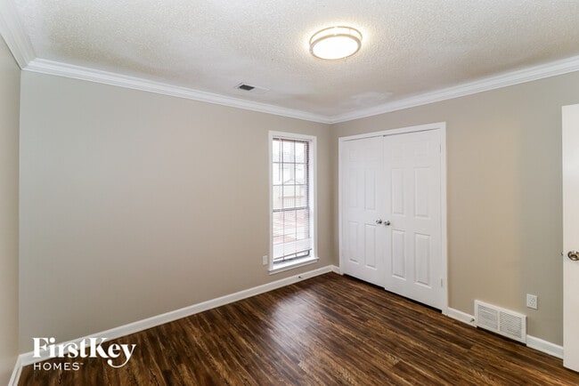 Building Photo - 3862 Oak Forest Dr