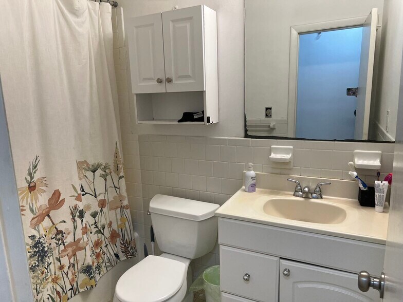 Building Photo - 235 Washington St