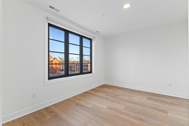 Building Photo - 100 E Putnam Ave