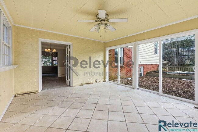 Building Photo - 8903 Freestone Ave